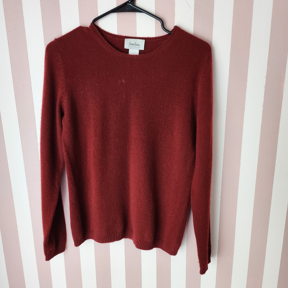 🏷Neiman Marcus  Cashmere Red Crew Neck Sweater Fine Knit